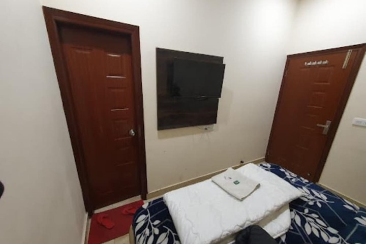 Room 4 of 10