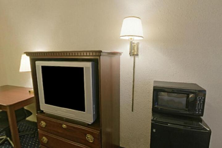Business King Bed (3 of 4)