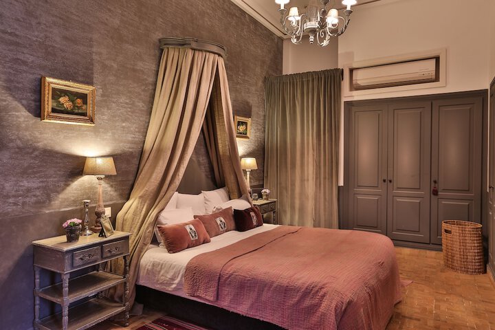 Room 8 of 52