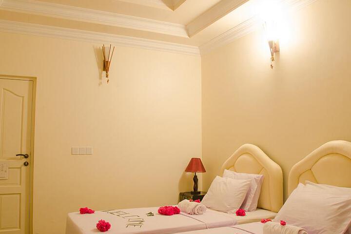 Room 2 of 5
