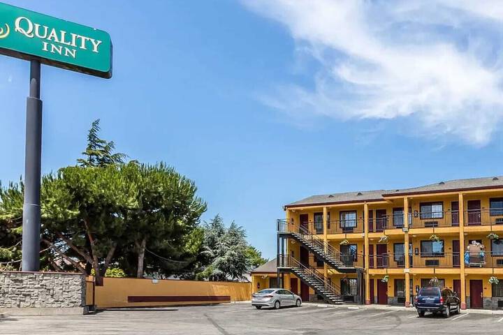 Hotel 52 of 53