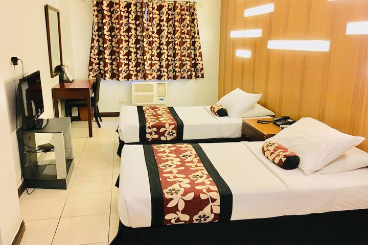 Room 4 of 80