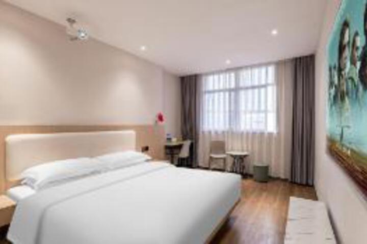 Room 4 of 6