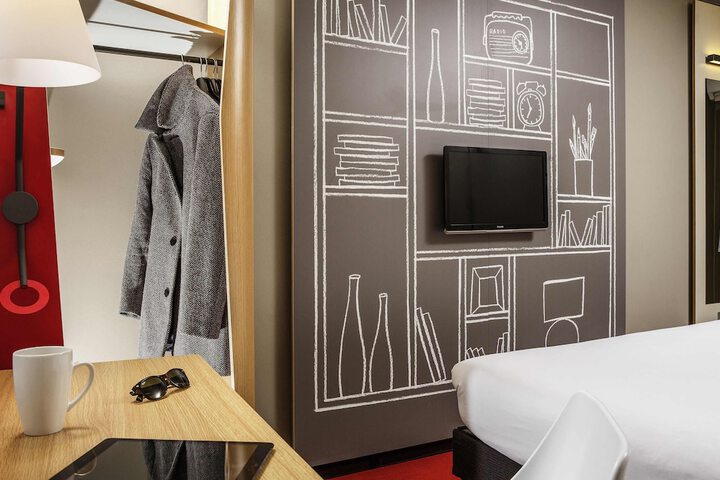 Room 5 of 48
