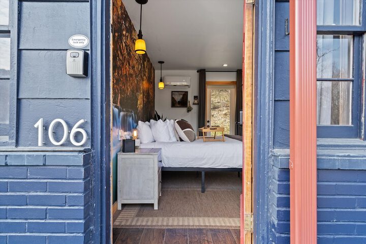 Room 52 of 130