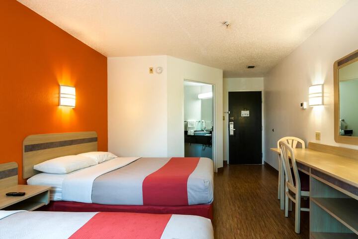 2 Double Beds (3 of 5)