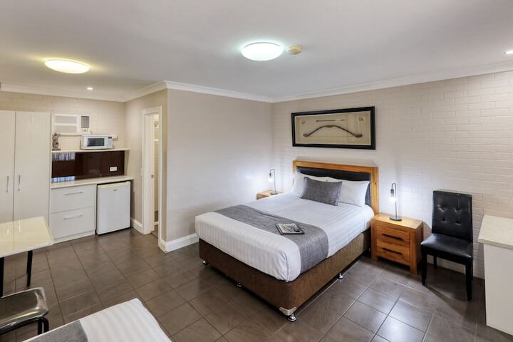 Room 9 of 32