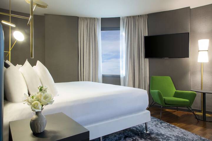 Room 3 of 32