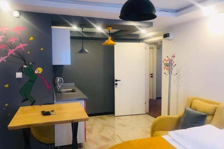 Room 2 of 32