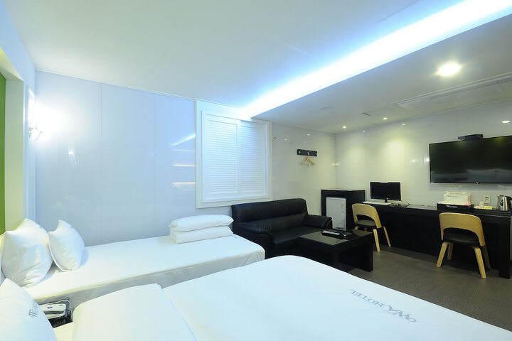 Room 11 of 36