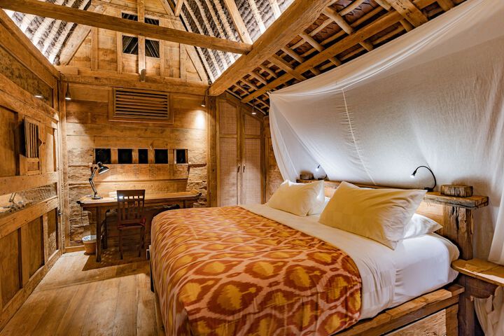 Room 2 of 297