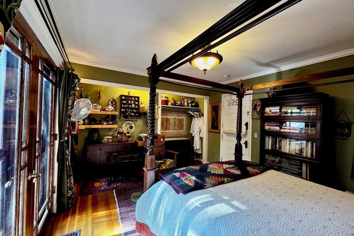 Room 11 of 36