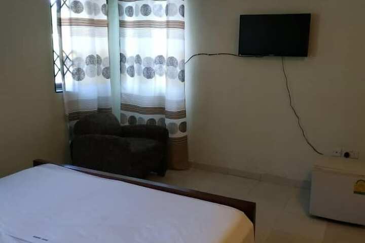 Room 11 of 14