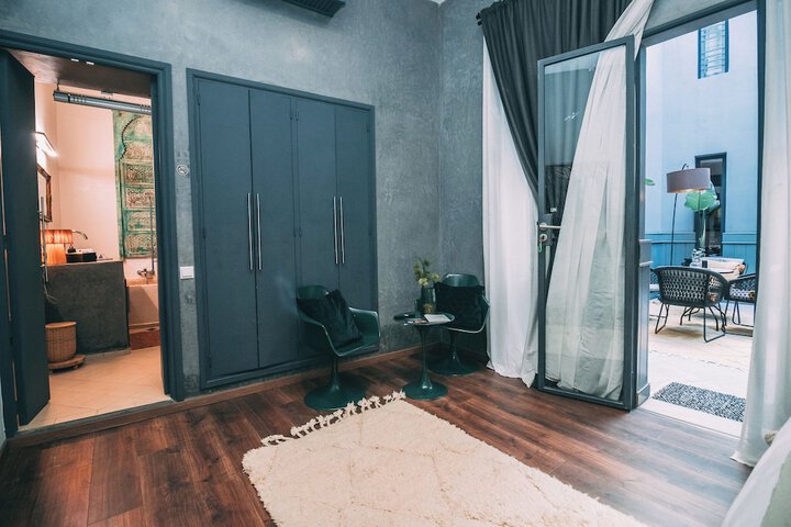 Room 9 of 50