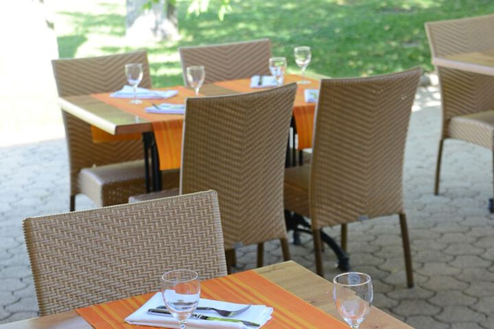 Dining 16 of 20