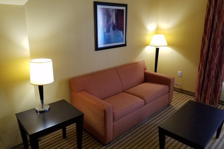 1 King Bed Efficiency (15 of 25)