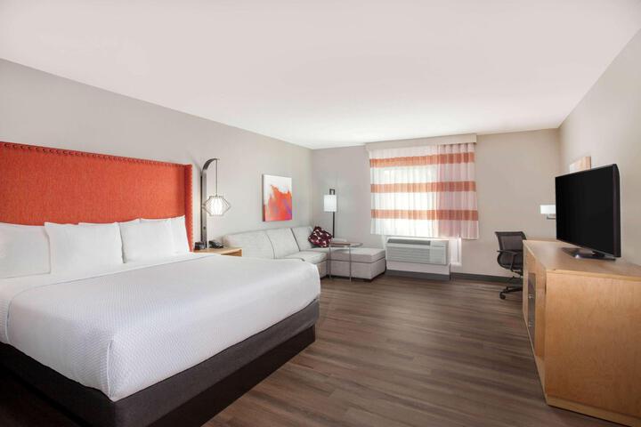 2 Queen Beds Accessible (4 of 10)