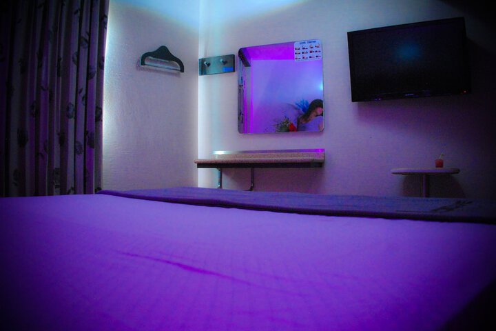Room 4 of 8