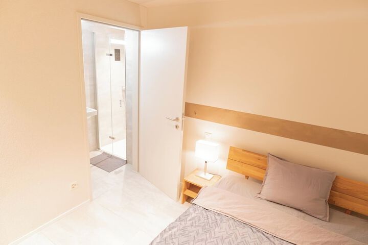 Room 21 of 33