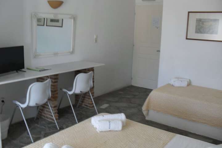 Room 10 of 98