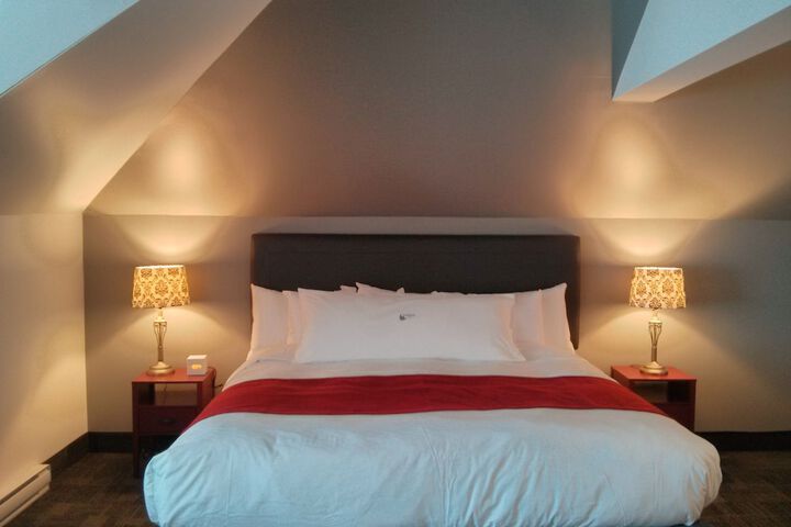 Room 10 of 77