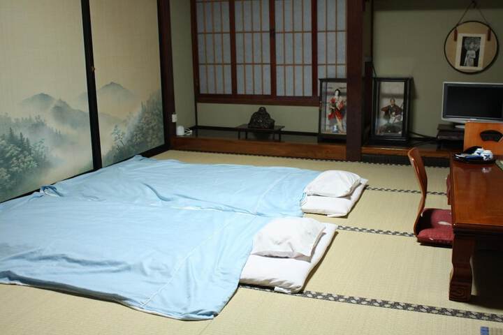 Room 7 of 50