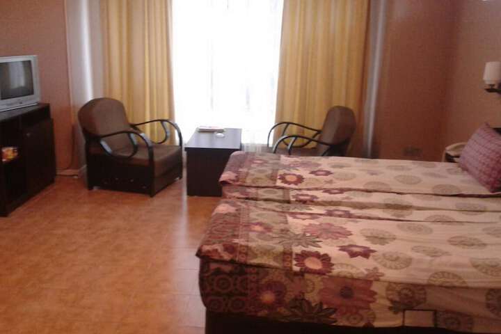 Room 7 of 32
