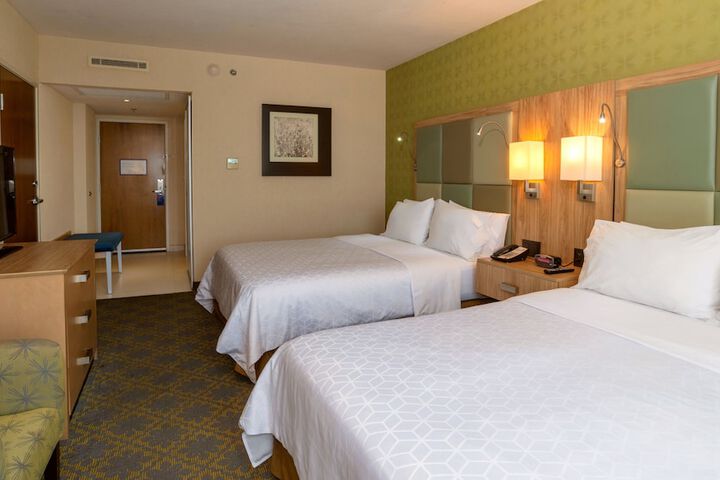 Room 14 of 76
