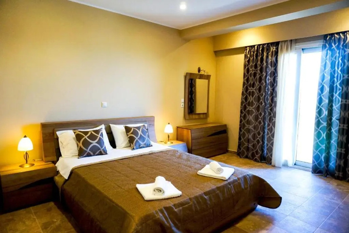 Room 4 of 16