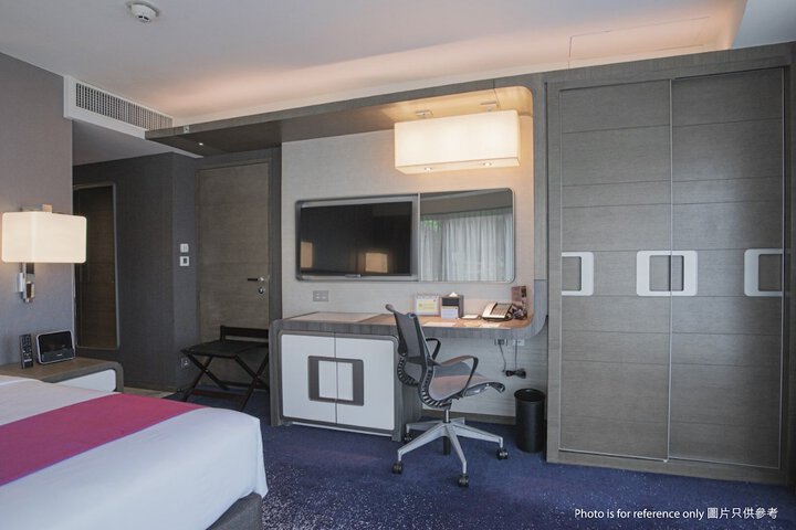 Room 11 of 42