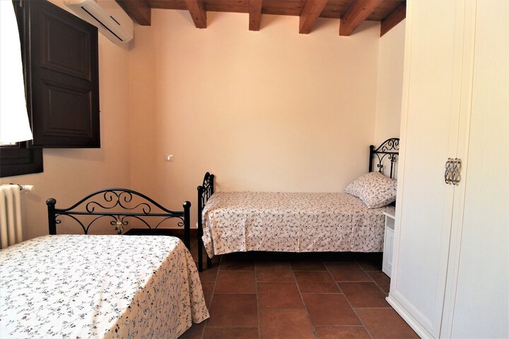 Room 6 of 43