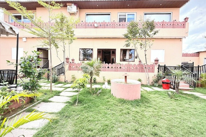 Hotel Exterior 70 of 81