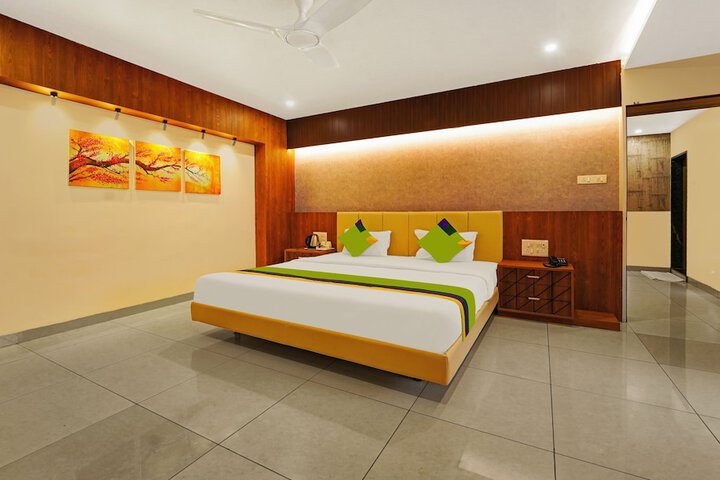 Treebo Surya Comforts 200 Mtrs From Kolhapur Railway Station