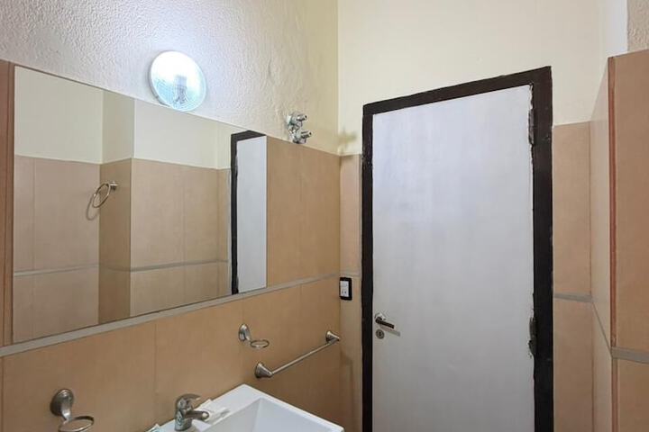 Room 52 of 79