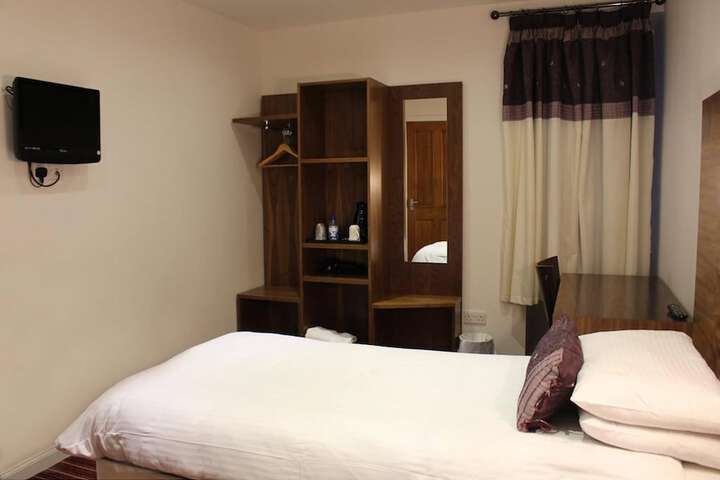 Room 7 of 27