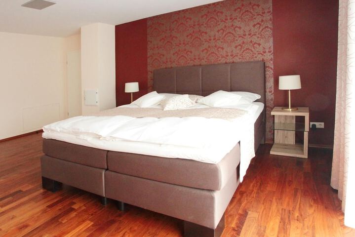 Room 6 of 32