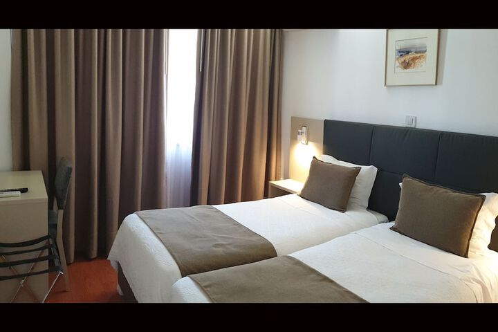 Room 15 of 83