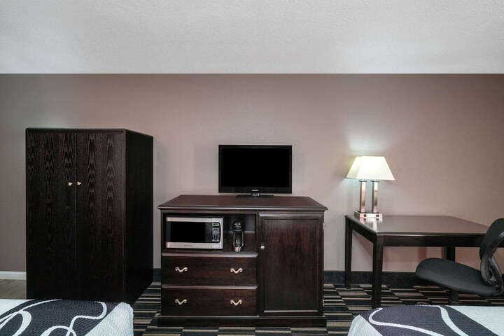 2 Double Beds (4 of 11)