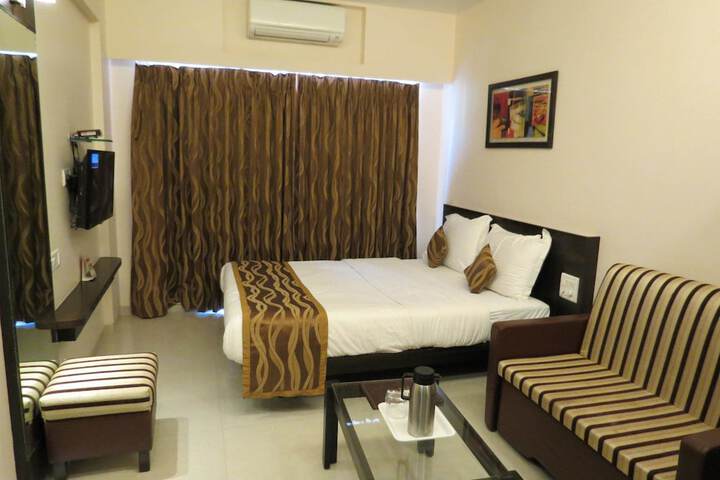 Room 10 of 24
