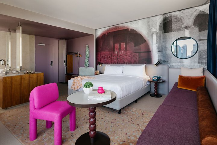 Room 32 of 74