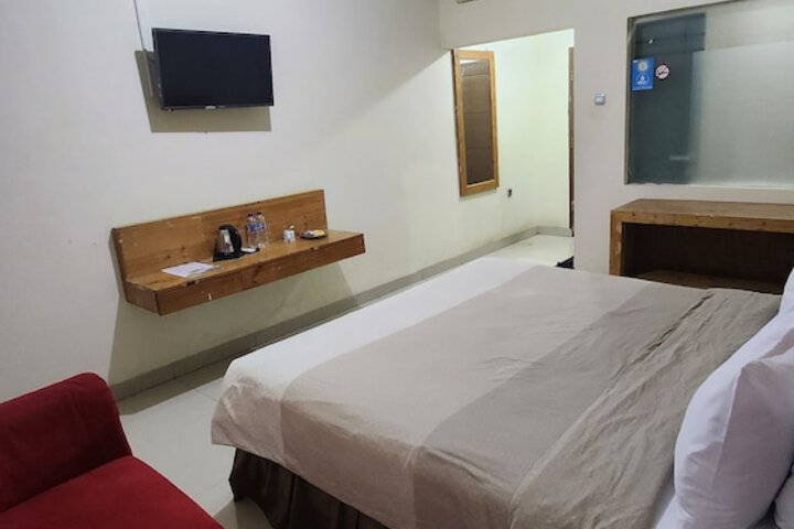 Room 43 of 184