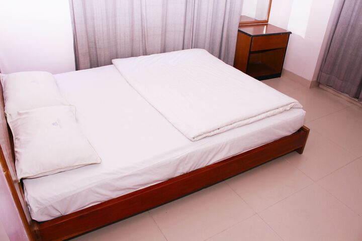 Room 4 of 11