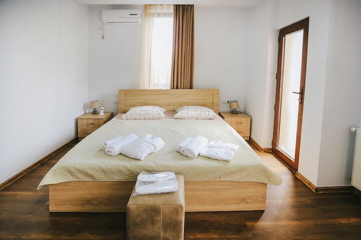 Room 10 of 35