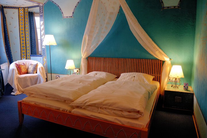 Room 16 of 283