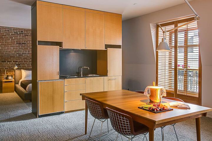 Room 25 of 118