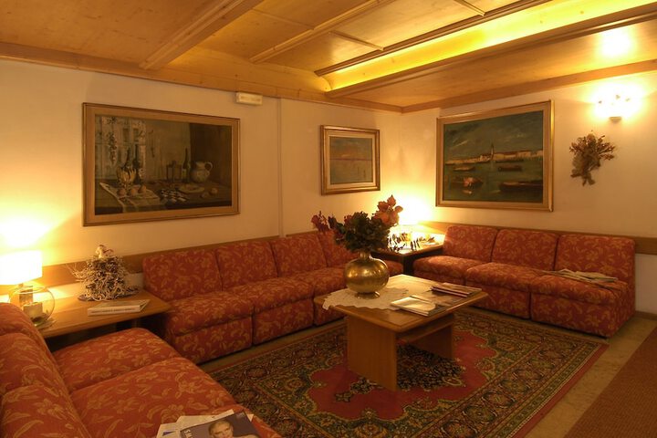 Hotel Interior 4 of 61