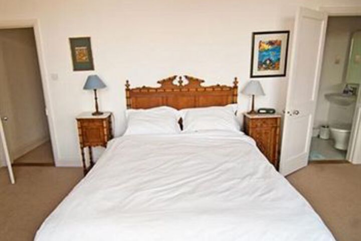 Room 4 of 13