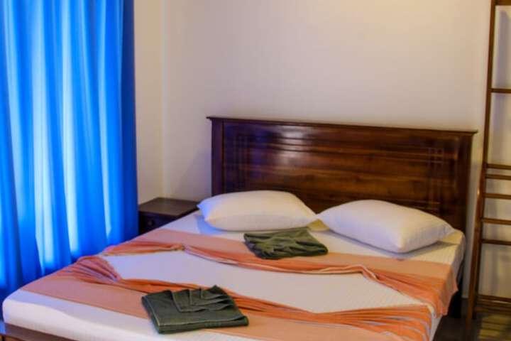 Room 5 of 18