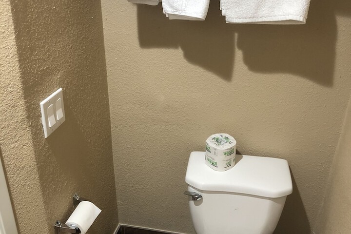 Room 27 of 33