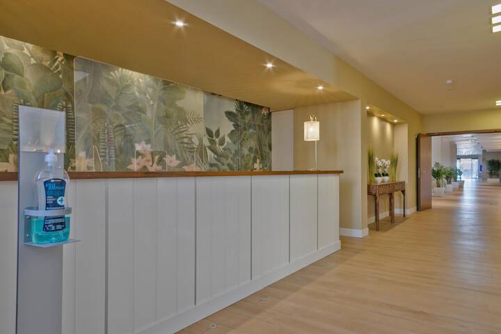 Entrance & Lobby